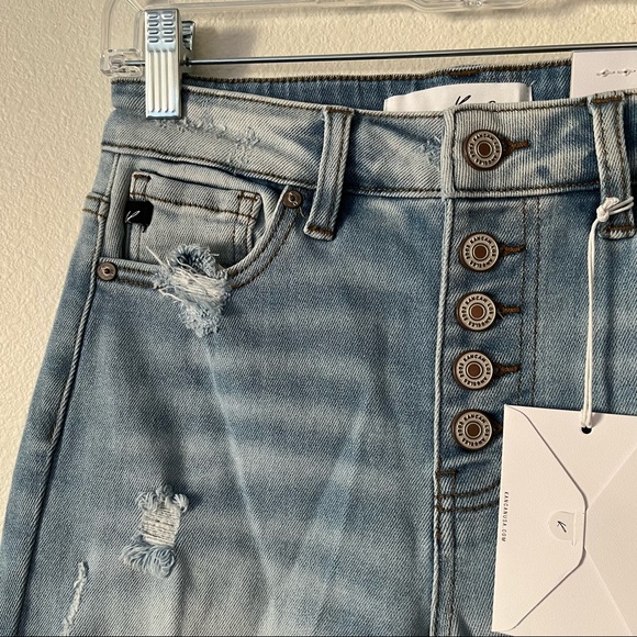KanCan light wash distressed jean shorts with stretch size small new with tags - Picture 3 of 9
